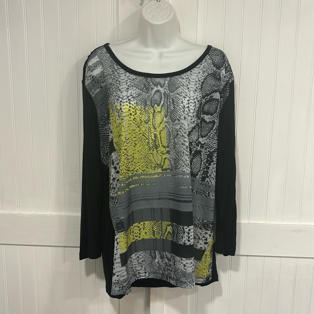 Tribal, long sleeved, black scoopneck top with multicolor front design size XXL